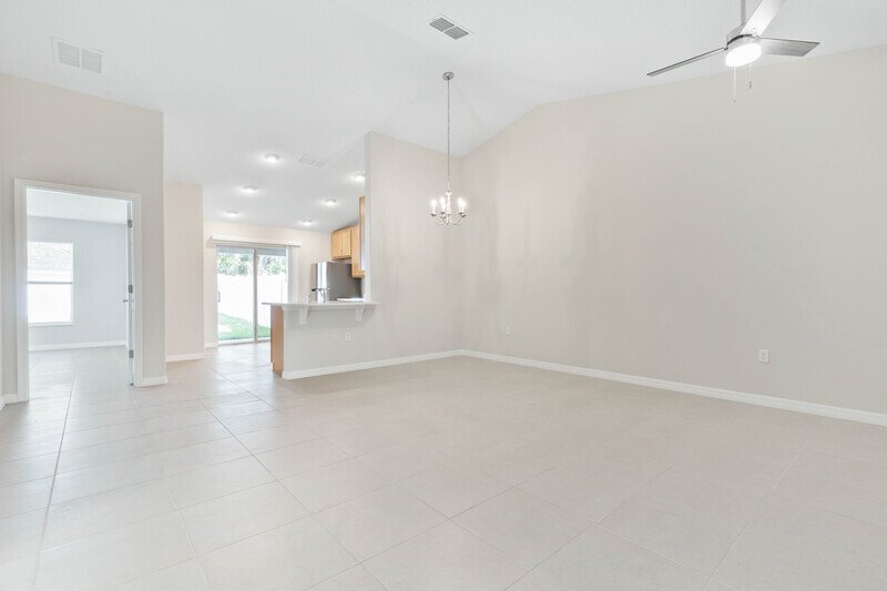 FULLY FENCED, BRAND NEW 3/2/1 TOWNHOUSE IN BEAUTIFUL SEMINOLE WOODS property image