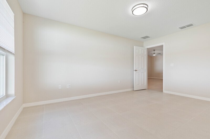 FULLY FENCED, BRAND NEW 3/2/1 TOWNHOUSE IN BEAUTIFUL SEMINOLE WOODS property image