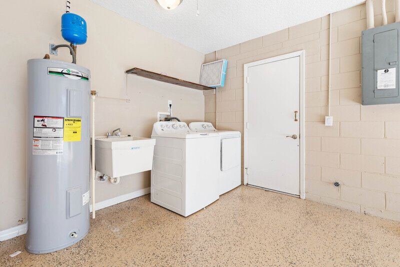 SPACIOUS POOL HOME 2+DEN/2/2 ON A CUL DE SAC IN DESIRABLE INDIAN TRAILS property image