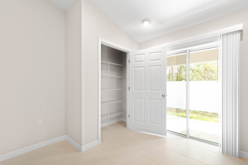 FULLY FENCED, LIKE- NEW 3/2/1 TOWNHOUSE ON A CUL DE SAC IN BEAUTIFUL SEMINOLE WOODS property image