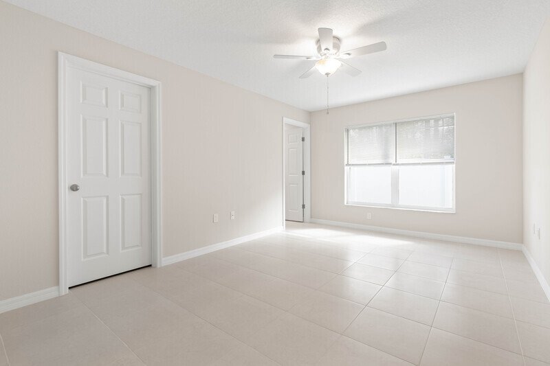 FULLY FENCED, LIKE- NEW 3/2/1 TOWNHOUSE ON A CUL DE SAC IN BEAUTIFUL SEMINOLE WOODS property image