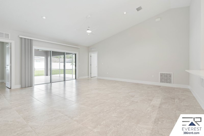 LIKE NEW, CUSTOM BUILT 4/3/2 IN BEAUTIFUL PINE LAKES property image