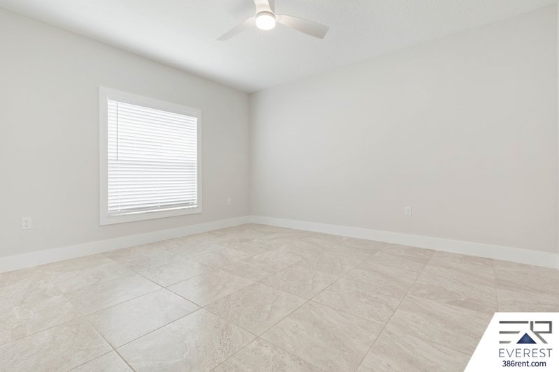 LIKE NEW, CUSTOM BUILT 4/3/2 IN BEAUTIFUL PINE LAKES property image