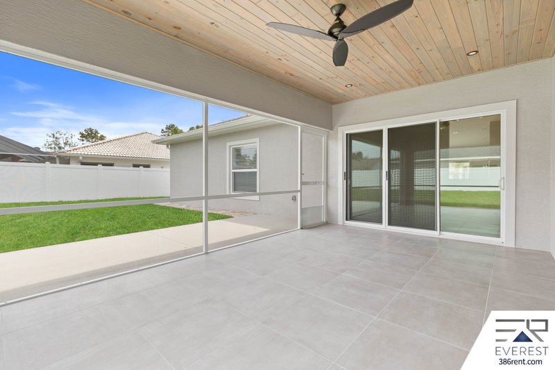 LIKE NEW, CUSTOM BUILT 4/3/2 IN BEAUTIFUL PINE LAKES property image