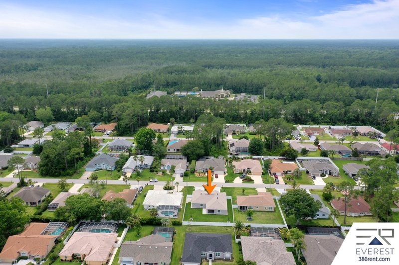 LIKE NEW, CUSTOM BUILT 4/3/2 IN BEAUTIFUL PINE LAKES property image