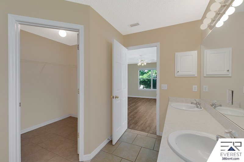 FULLY FENCED  4/2/2 IN DESIRABLE INDIAN TRAILS property image