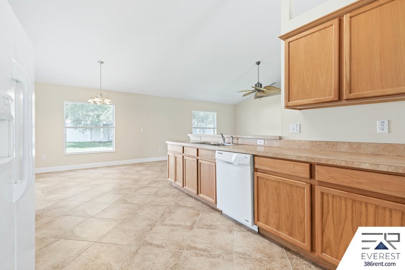 FULLY FENCED 3/2/2 ON A CUL DE SAC IN DESIRABLE SEMINOLE WOODS property image