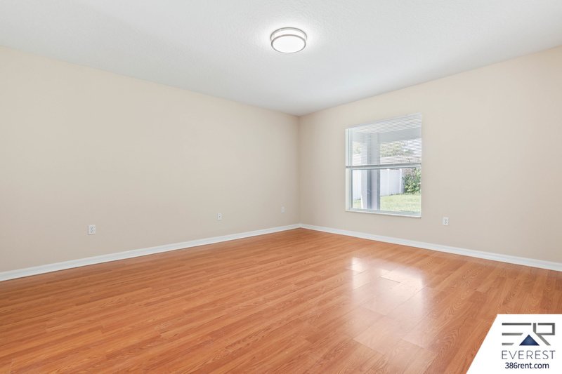 FULLY FENCED 3/2/2 ON A CUL DE SAC IN DESIRABLE SEMINOLE WOODS property image