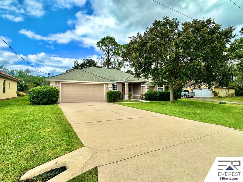 SPACIOUS 4/2/2 ON A CUL DE SAC IN PINE LAKES property image