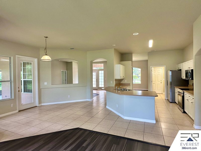 SPACIOUS 4/2/2 ON A CUL DE SAC IN PINE LAKES property image