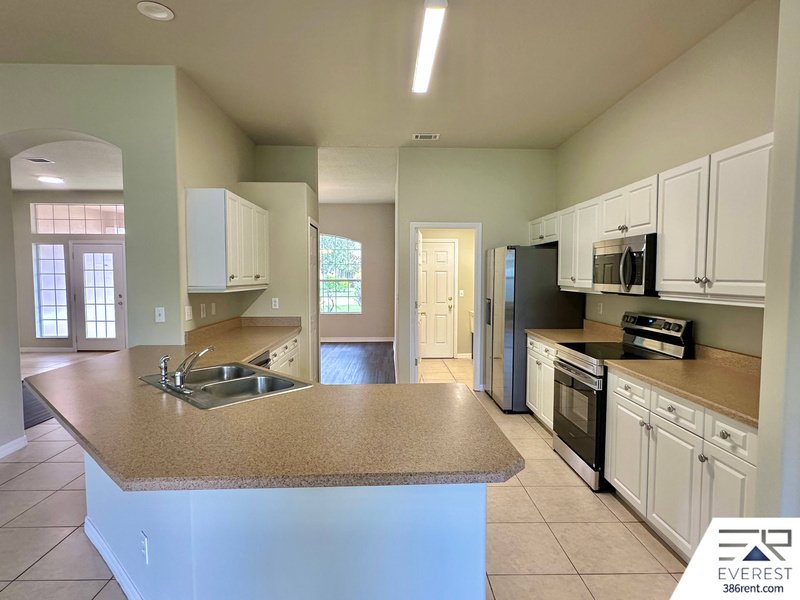 SPACIOUS 4/2/2 ON A CUL DE SAC IN PINE LAKES property image