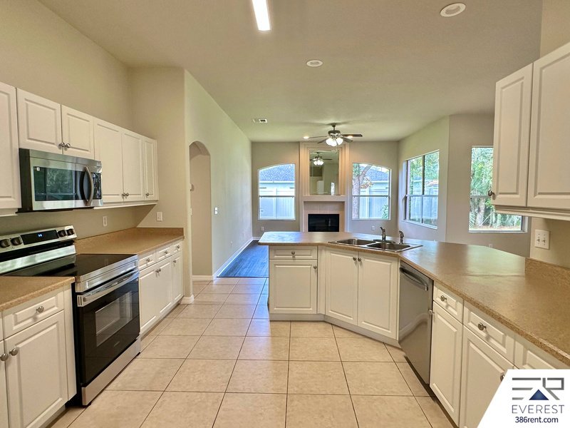 SPACIOUS 4/2/2 ON A CUL DE SAC IN PINE LAKES property image