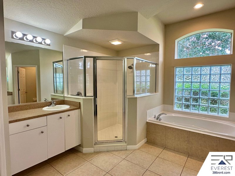 SPACIOUS 4/2/2 ON A CUL DE SAC IN PINE LAKES property image