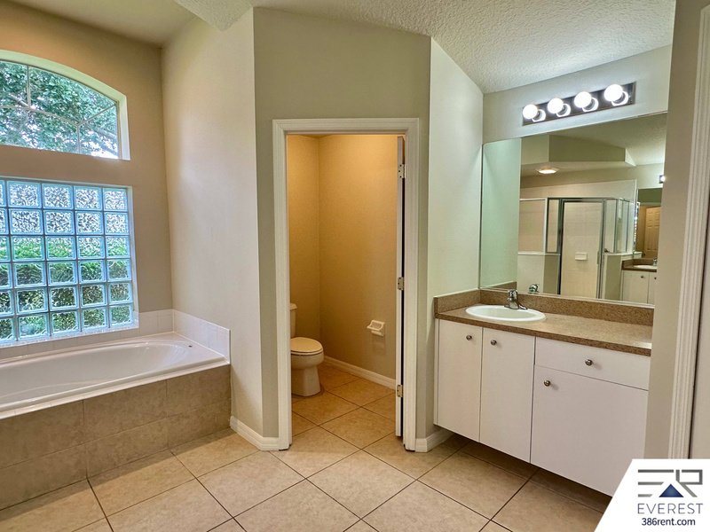 SPACIOUS 4/2/2 ON A CUL DE SAC IN PINE LAKES property image