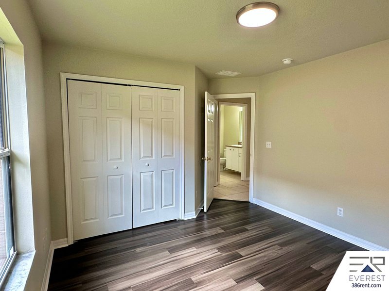 SPACIOUS 4/2/2 ON A CUL DE SAC IN PINE LAKES property image