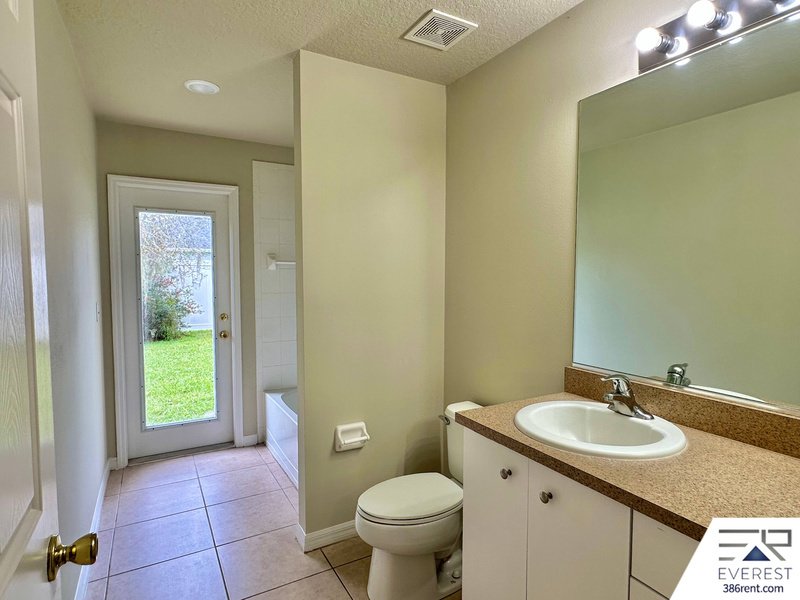 SPACIOUS 4/2/2 ON A CUL DE SAC IN PINE LAKES property image