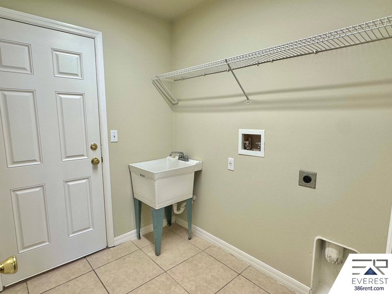 SPACIOUS 4/2/2 ON A CUL DE SAC IN PINE LAKES property image