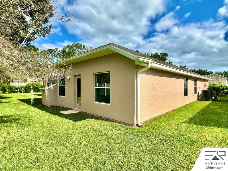 SPACIOUS 4/2/2 ON A CUL DE SAC IN PINE LAKES property image