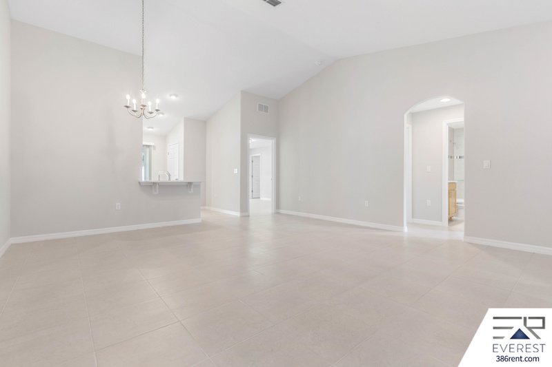 FULLY FENCED, LIKE NEW 3/2/1 TOWNHOUSE ON A CUL DE SAC IN BEAUTIFUL SEMINOLE WOODS property image