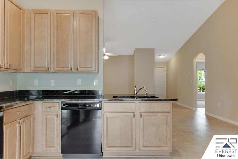 COZY 3/2/1 TOWNHOME IN BEAUTIFUL SEMINOLE WOODS property image