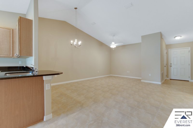 COZY 3/2/1 TOWNHOME IN BEAUTIFUL SEMINOLE WOODS property image