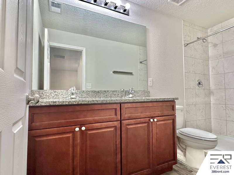 COZY 3/2/1 TOWNHOUSE IN POPULAR LEHIGH WOODS property image