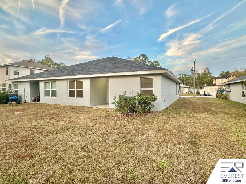 COZY 3/2/1 TOWNHOUSE IN POPULAR LEHIGH WOODS property image