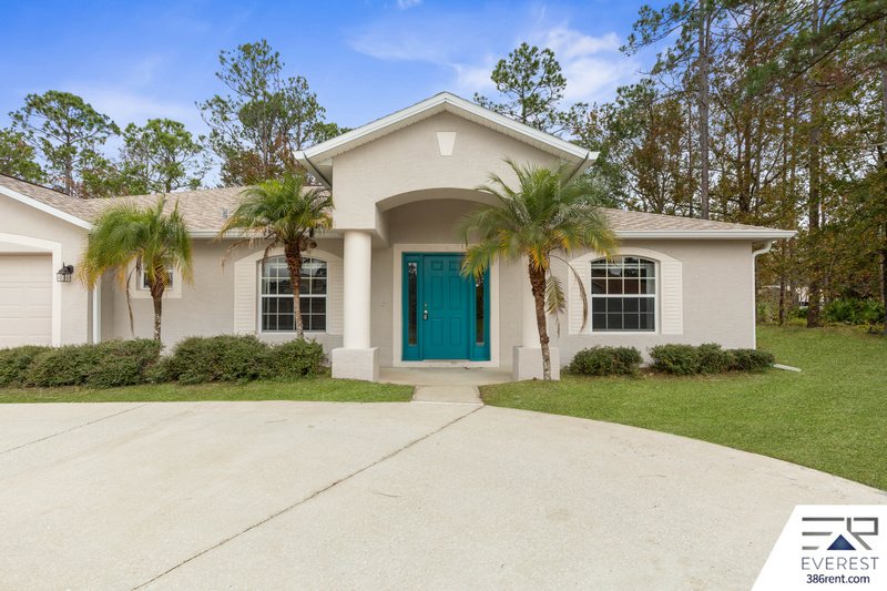 SPACIOUS 3+DEN/2/2 IN DESIRABLE LEHIGH WOODS property image