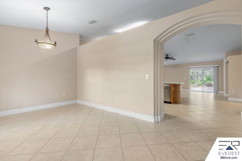 SPACIOUS 3+DEN/2/2 IN DESIRABLE LEHIGH WOODS property image