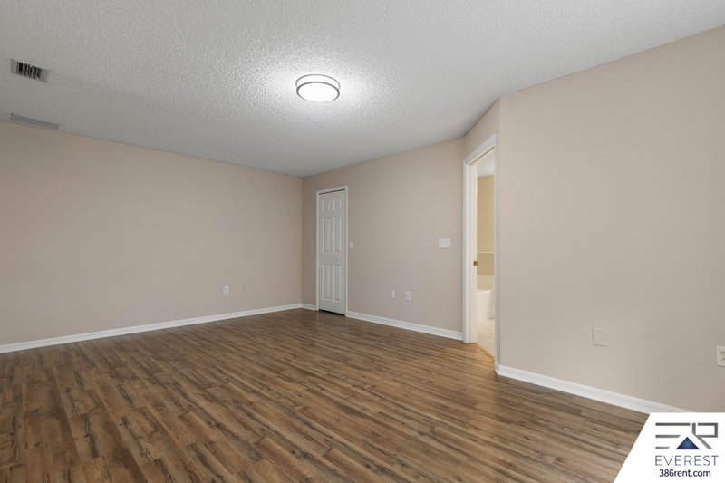 SPACIOUS 3+DEN/2/2 IN DESIRABLE LEHIGH WOODS property image