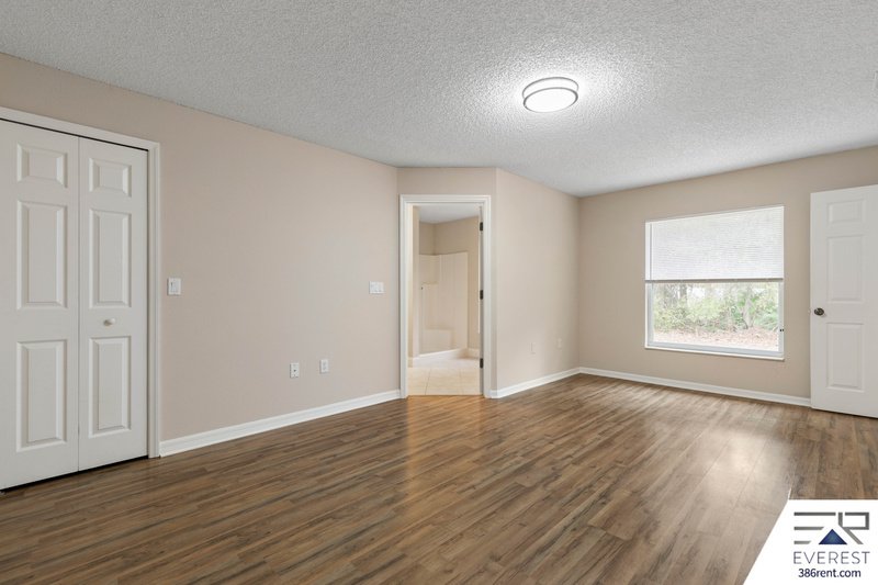 SPACIOUS 3+DEN/2/2 IN DESIRABLE LEHIGH WOODS property image