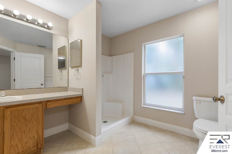 SPACIOUS 3+DEN/2/2 IN DESIRABLE LEHIGH WOODS property image