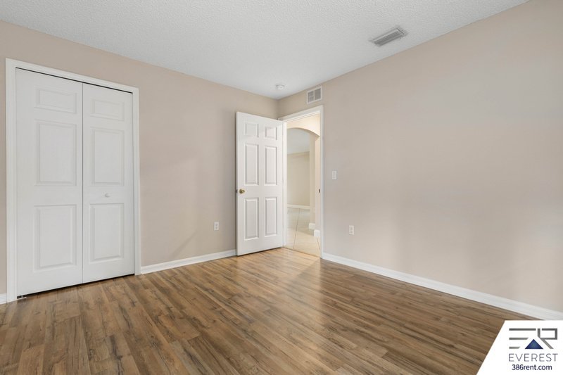 SPACIOUS 3+DEN/2/2 IN DESIRABLE LEHIGH WOODS property image