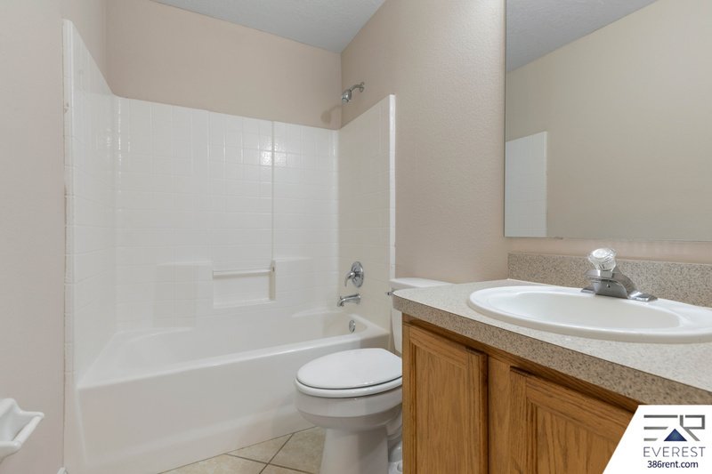 SPACIOUS 3+DEN/2/2 IN DESIRABLE LEHIGH WOODS property image