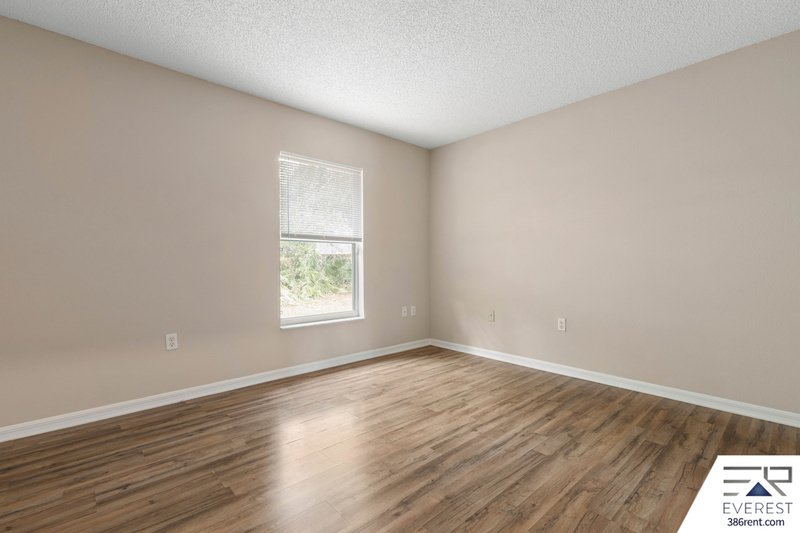 SPACIOUS 3+DEN/2/2 IN DESIRABLE LEHIGH WOODS property image