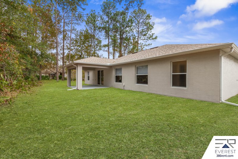 SPACIOUS 3+DEN/2/2 IN DESIRABLE LEHIGH WOODS property image