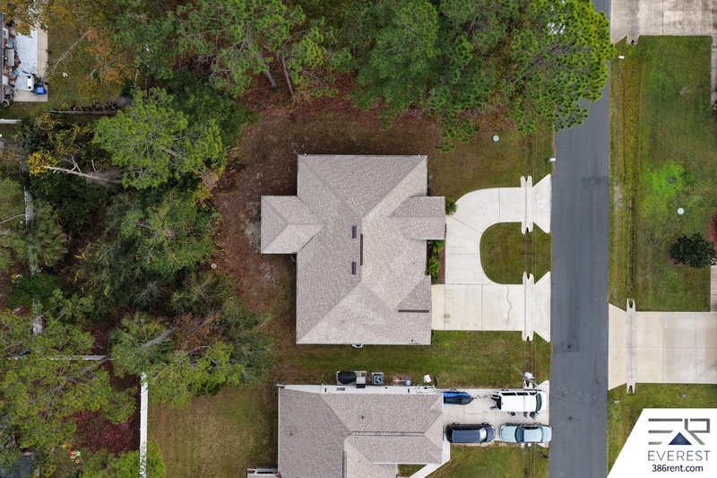 SPACIOUS 3+DEN/2/2 IN DESIRABLE LEHIGH WOODS property image