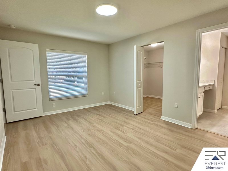 FULLY FENCED 4/3/2 IN DESIRABLE SEMINOLE WOODS property image