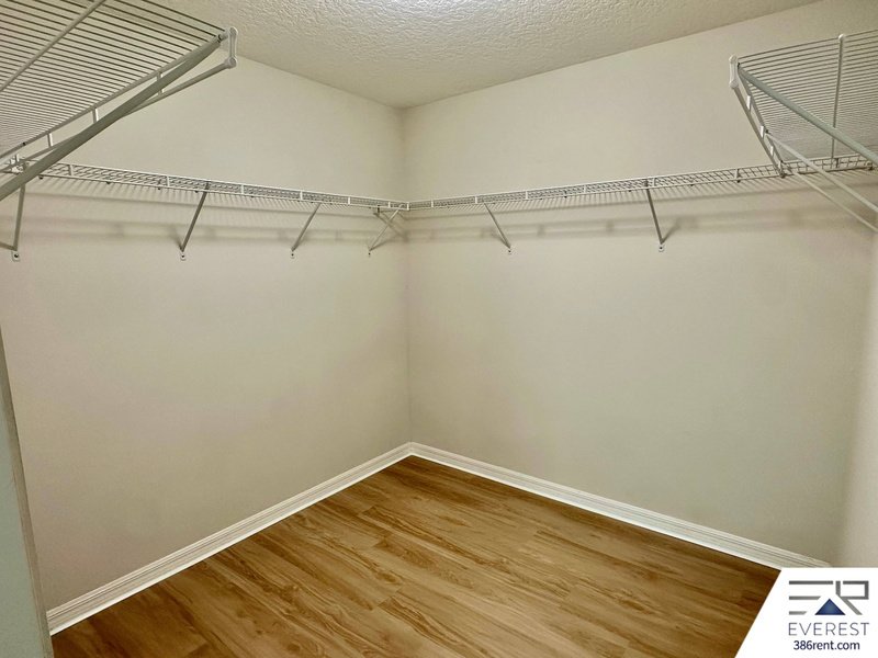 FULLY FENCED 4/3/2 IN DESIRABLE SEMINOLE WOODS property image