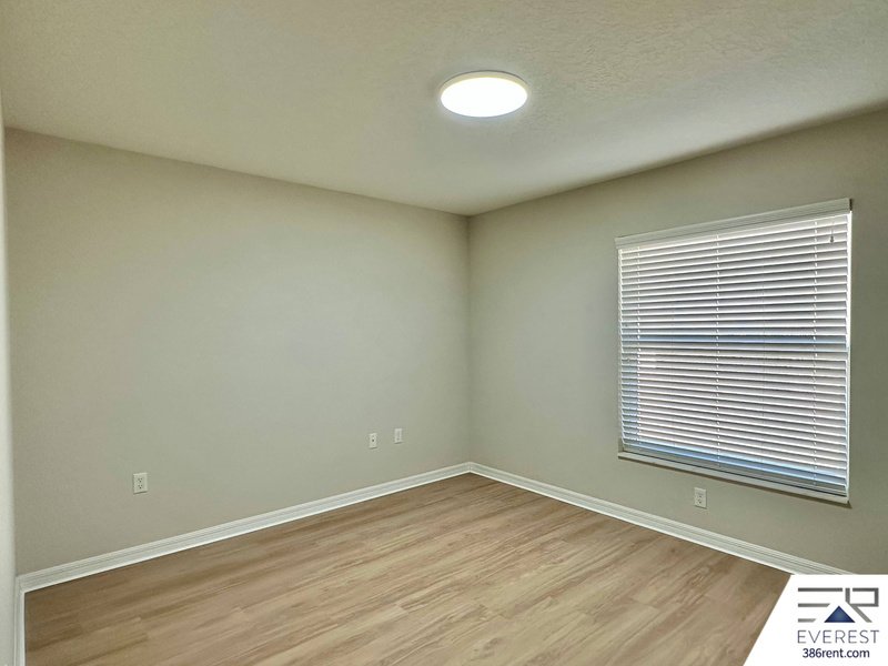 FULLY FENCED 4/3/2 IN DESIRABLE SEMINOLE WOODS property image