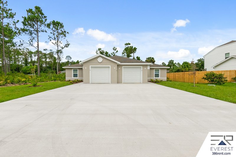 LIKE NEW 3/2/1 TOWNHOUSE IN BEAUTIFUL SEMINOLE WOODS property image