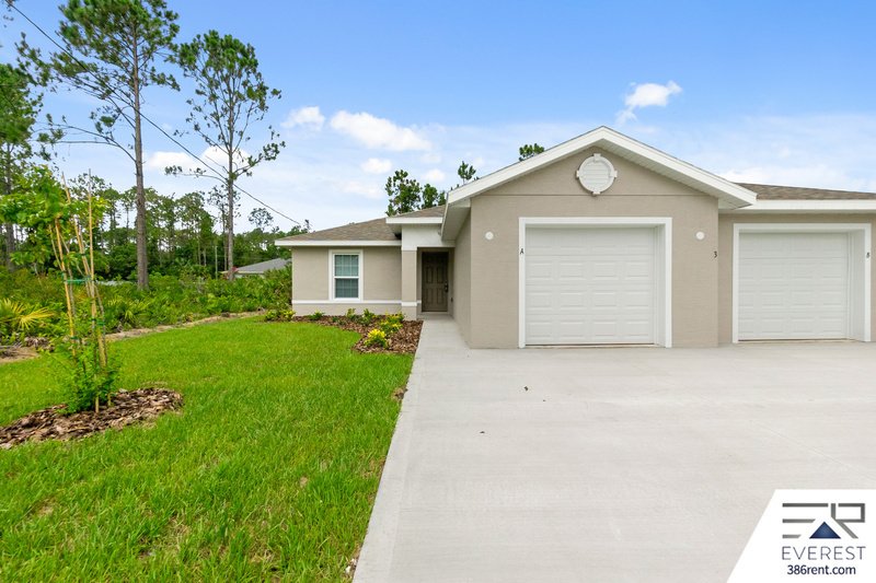 LIKE NEW 3/2/1 TOWNHOUSE IN BEAUTIFUL SEMINOLE WOODS property image