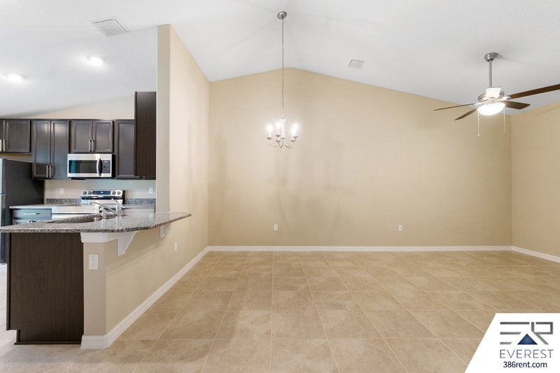 LIKE NEW 3/2/1 TOWNHOUSE IN BEAUTIFUL SEMINOLE WOODS property image