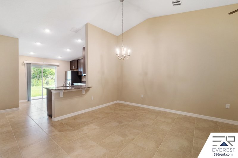 LIKE NEW 3/2/1 TOWNHOUSE IN BEAUTIFUL SEMINOLE WOODS property image
