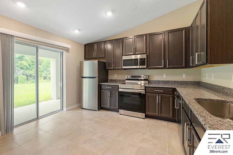 LIKE NEW 3/2/1 TOWNHOUSE IN BEAUTIFUL SEMINOLE WOODS property image