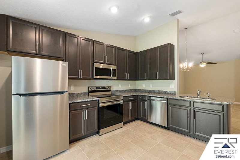 LIKE NEW 3/2/1 TOWNHOUSE IN BEAUTIFUL SEMINOLE WOODS property image