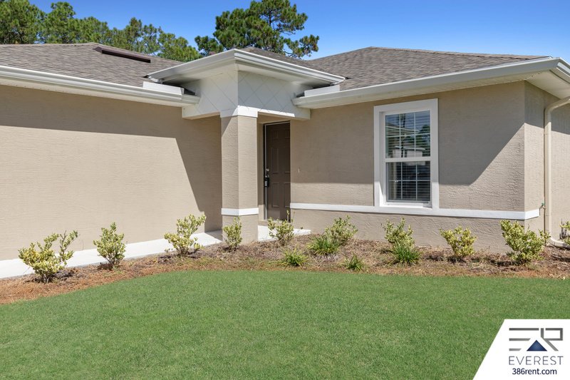 LIKE NEW 3/2/1 TOWNHOUSE IN BEAUTIFUL SEMINOLE WOODS property image
