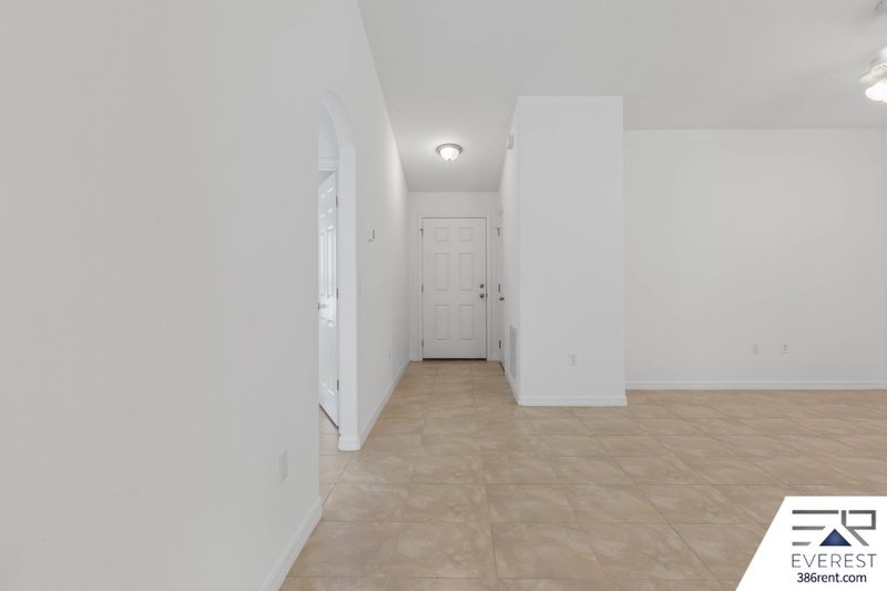 LIKE NEW 3/2/1 TOWNHOUSE IN BEAUTIFUL SEMINOLE WOODS property image