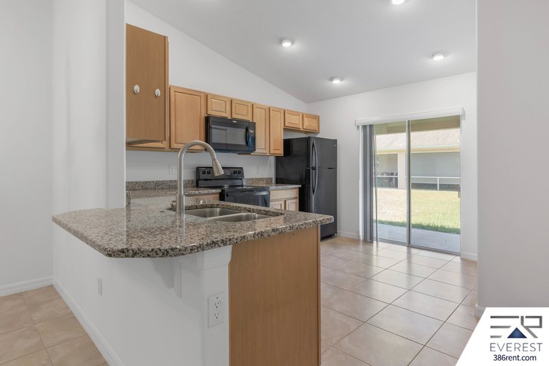 LIKE NEW 3/2/1 TOWNHOUSE IN BEAUTIFUL SEMINOLE WOODS property image