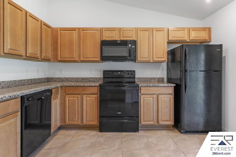 LIKE NEW 3/2/1 TOWNHOUSE IN BEAUTIFUL SEMINOLE WOODS property image